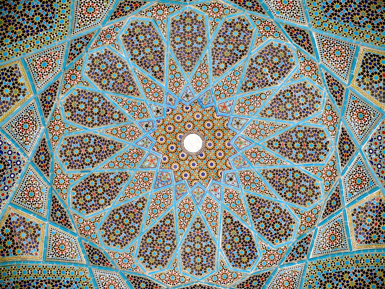 Free Islamic ceiling image